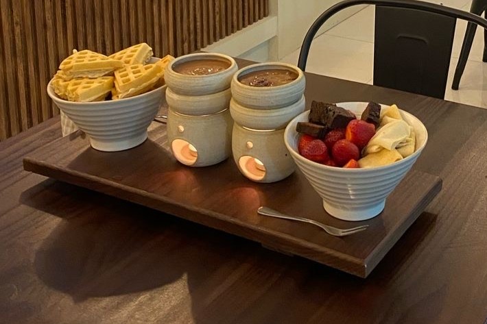 Fondue 2P con plátano, marshmallow y brownie