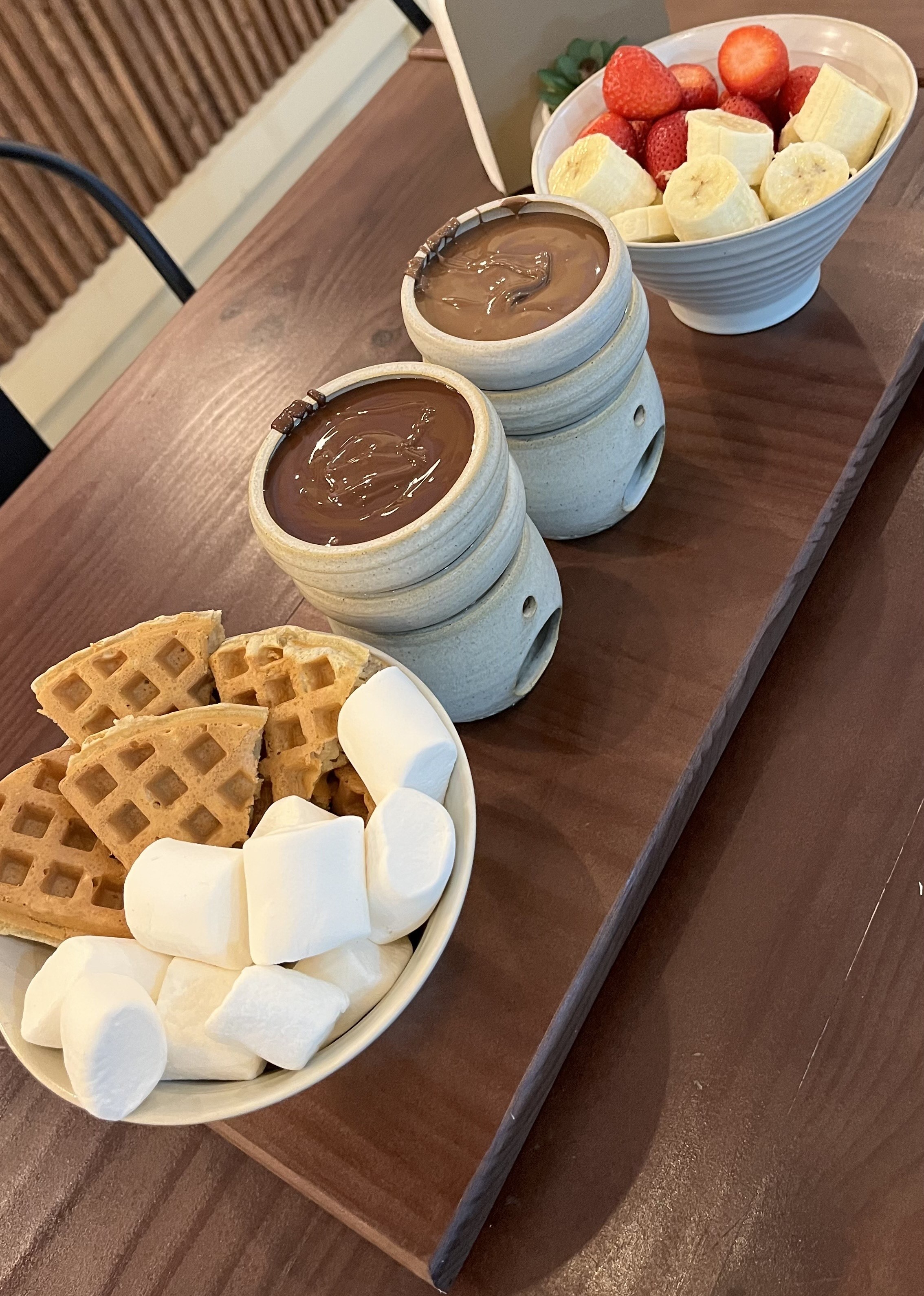 Set de fondue con frutas y acompañamientos