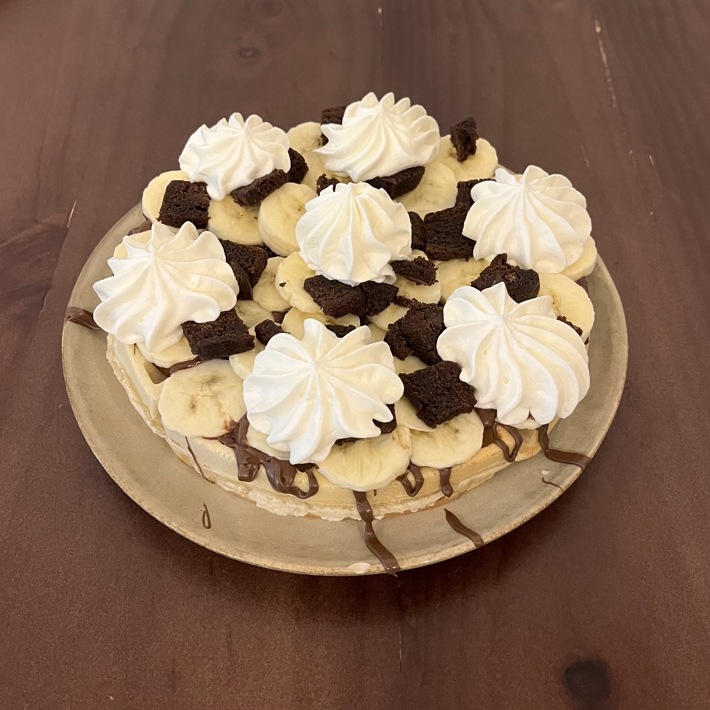 Waffle con chocolate blanco y kiwi